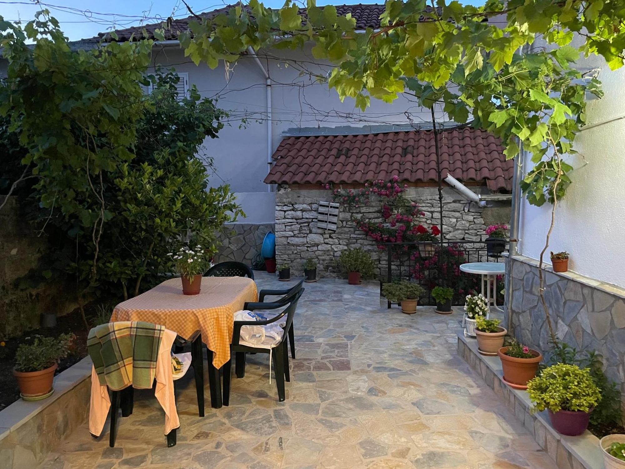 Luigi Guest House Gjirokaster Exterior photo