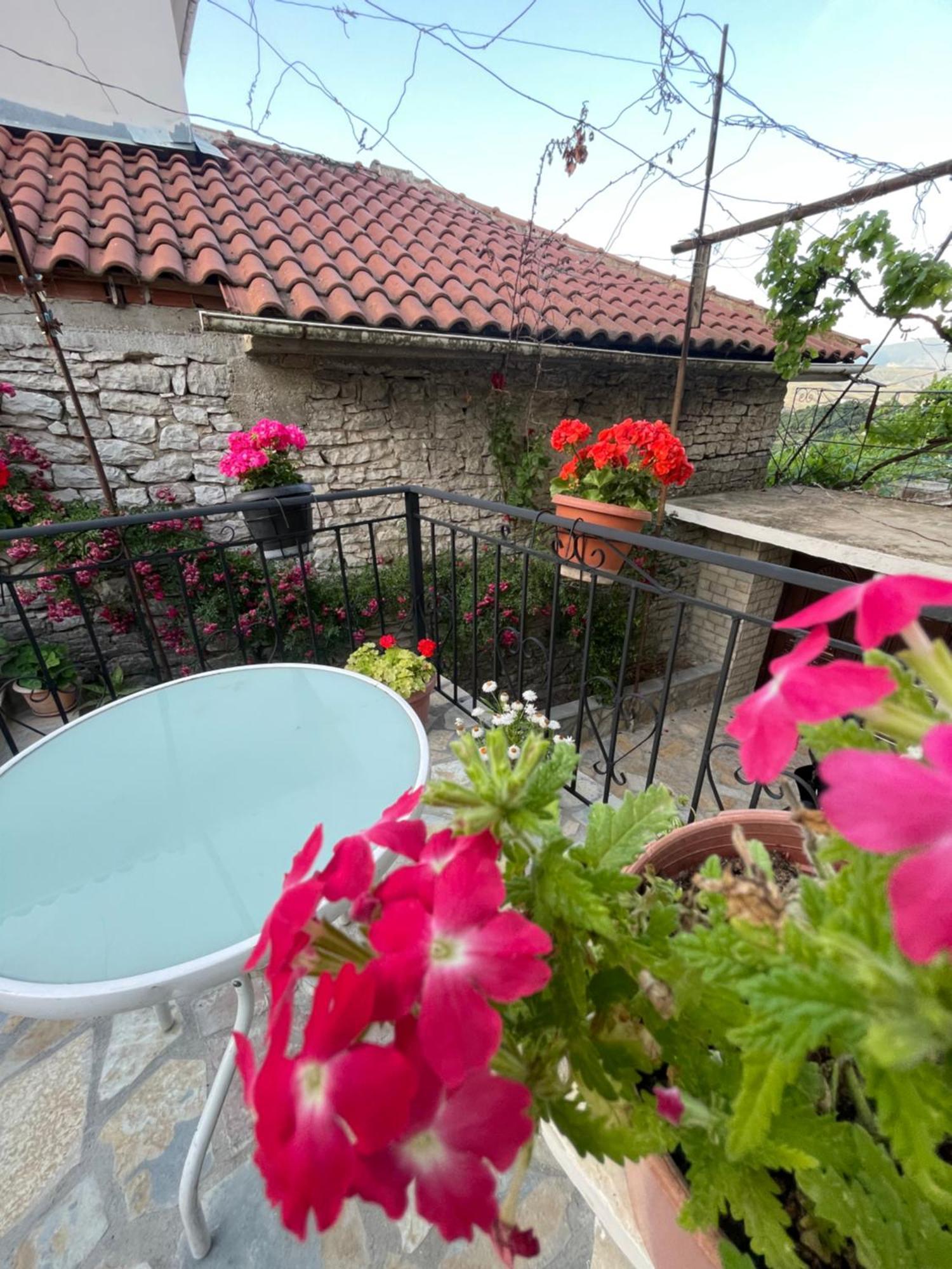 Luigi Guest House Gjirokaster Exterior photo